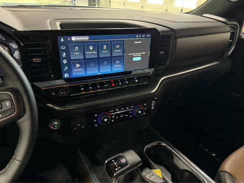 Certified 2026 Chevrolet Silverado 1500 High Country w/ Technology Package AWD/4WD image 18