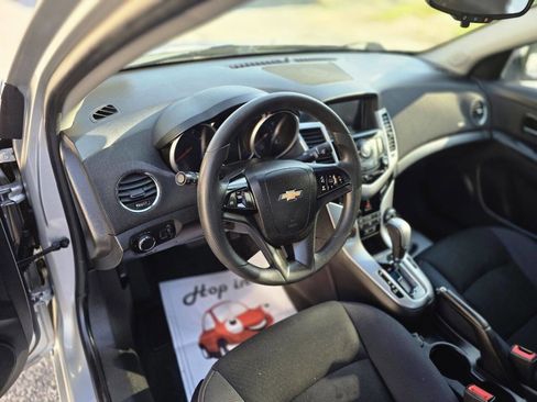 Used 2016 Chevrolet Cruze LT w/ Technology Package image 23