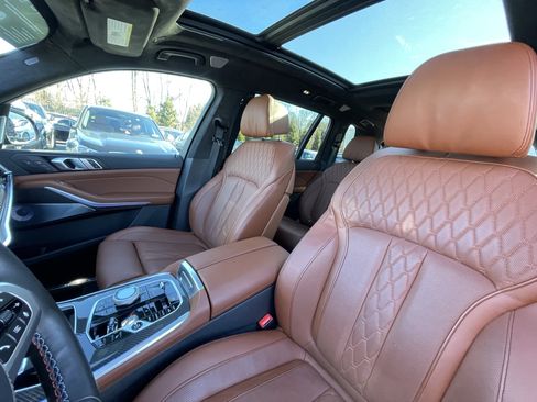 Certified 2025 BMW X7 M60i image 8