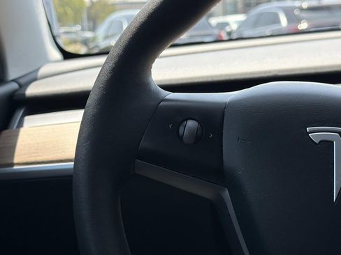 Used 2021 Tesla Model Y Long Range AWD/4WD image 11