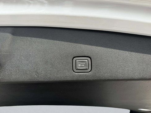 Used 2024 Cadillac XT6 Sport w/ Technology Package image 50