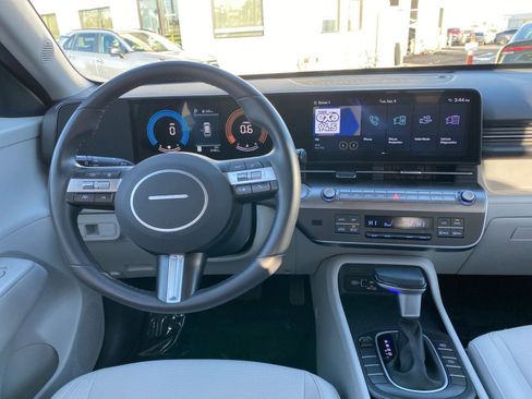 Used 2025 Hyundai Kona SEL image 33