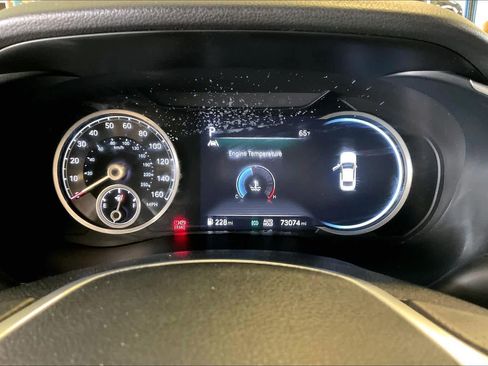 Used 2022 Genesis G70 2.0T image 25