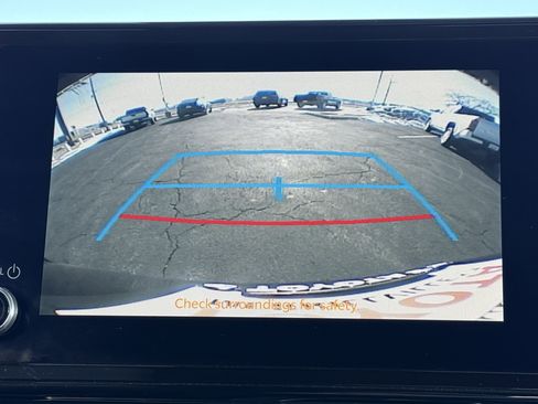 Used 2025 Toyota Sienna LE w/ LE Plus Package image 31