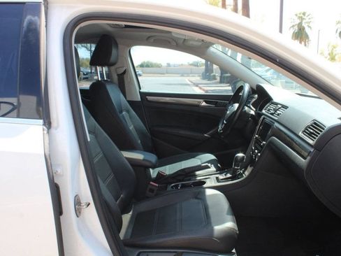 Used 2018 Volkswagen Passat 2.0T SE FWD image 16