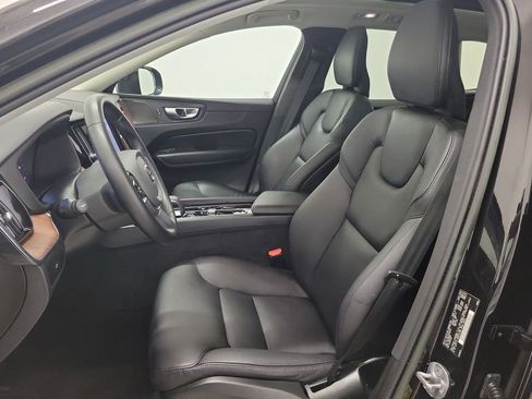 Used 2023 Volvo XC60 B5 Plus image 18