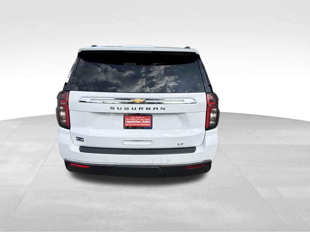 Used 2024 Chevrolet Suburban LT RWD image 11