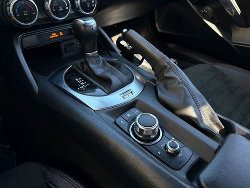Used 2017 FIAT 124 Spider Abarth RWD image 26