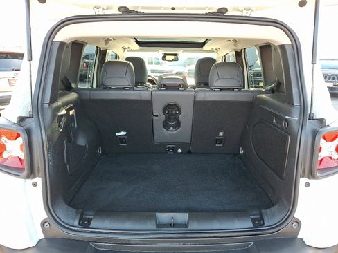 Certified 2022 Jeep Renegade Limited w/ Sun, Sound & Wheels Group image 29