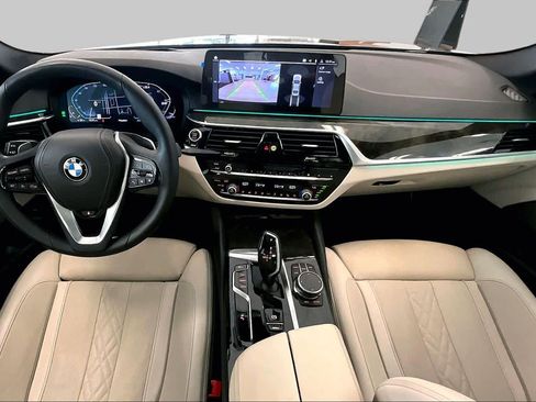Used 2023 BMW 530i w/ Premium Package RWD image 14