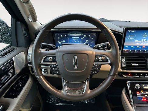 Used 2023 Lincoln Navigator Reserve image 14
