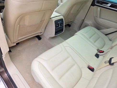 Used 2013 Volkswagen Touareg Executive AWD/4WD image 38