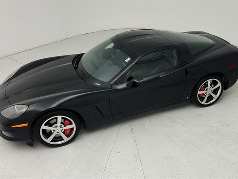 Used 2010 Chevrolet Corvette Coupe w/ 1LT image 15