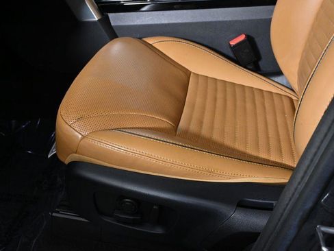 Used 2019 Land Rover Discovery HSE image 25