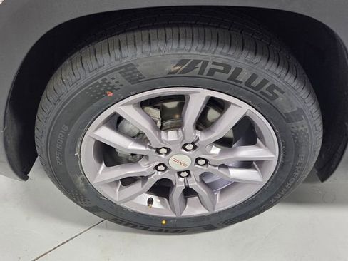 Used 2023 GMC Terrain SLT FWD image 17