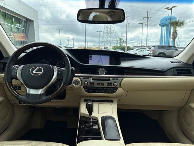 Used 2014 Lexus ES 350 w/ Luxury Package FWD image 10