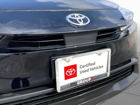 Used 2025 Toyota Prius LE FWD image 29