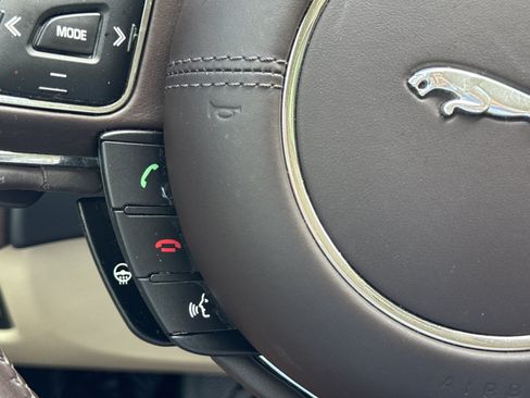 Used 2013 Jaguar XJ L Portfolio RWD image 23