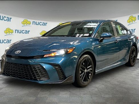 Used 2026 Toyota Camry SE image 3