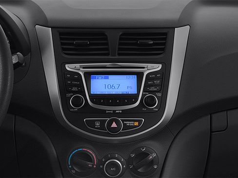Used 2013 Hyundai Accent SE FWD image 21