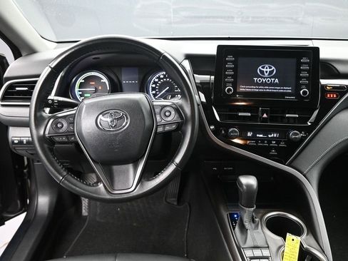 Used 2024 Toyota Camry SE image 11
