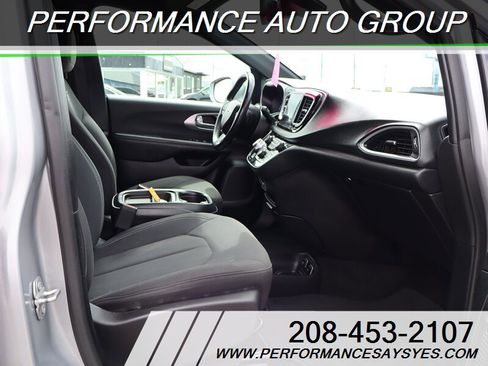 Used 2019 Chrysler Pacifica Touring Plus w/ Advanced Safetytec Group FWD image 17