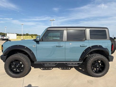 Used 2023 Ford Bronco Outer Banks AWD/4WD image 2