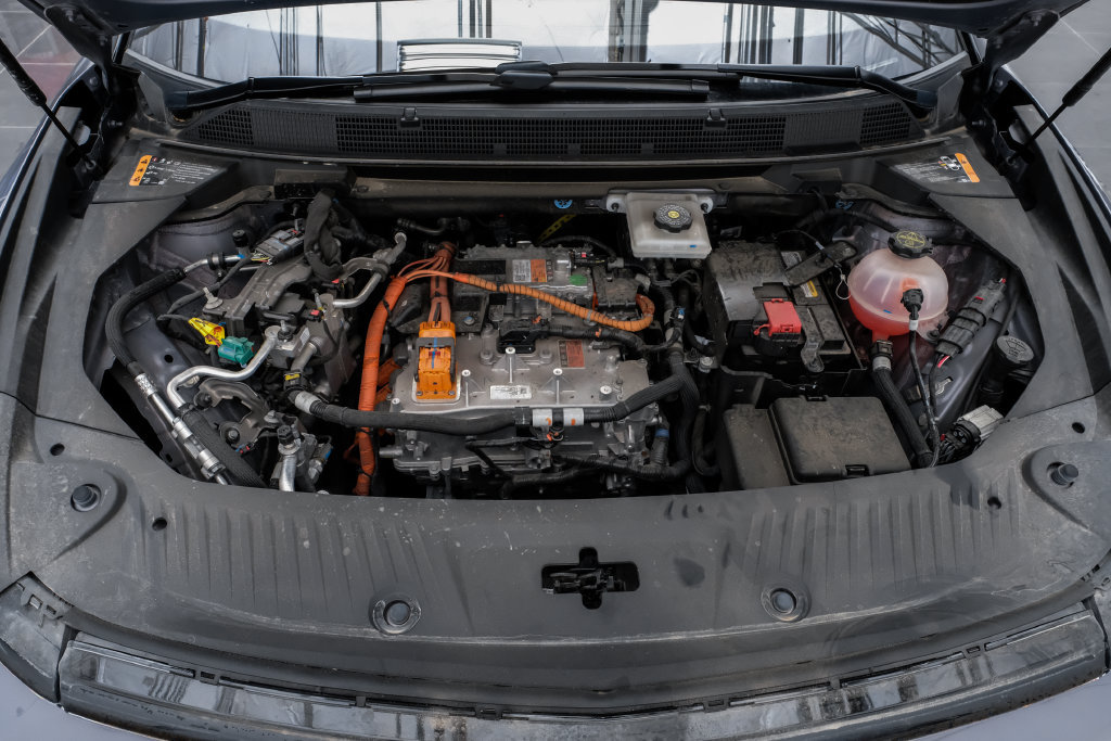 Used 2024 Chevrolet Equinox EV RS w/ LPO, Trailering Package FWD image 48
