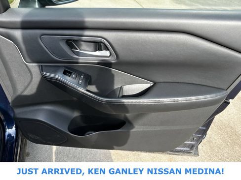 Certified 2025 Nissan Rogue SV AWD/4WD image 22