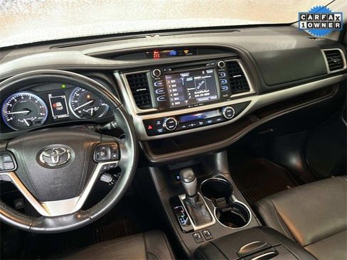 Used 2017 Toyota Highlander XLE image 13