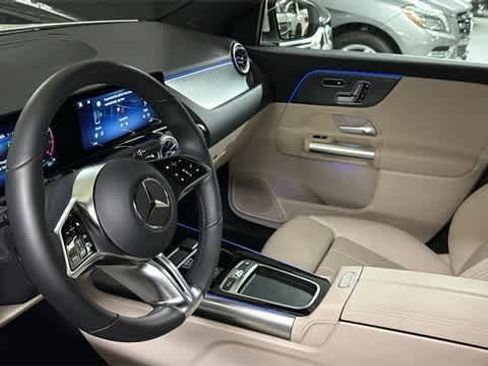 Used 2025 Mercedes-Benz GLA 250 4MATIC image 26