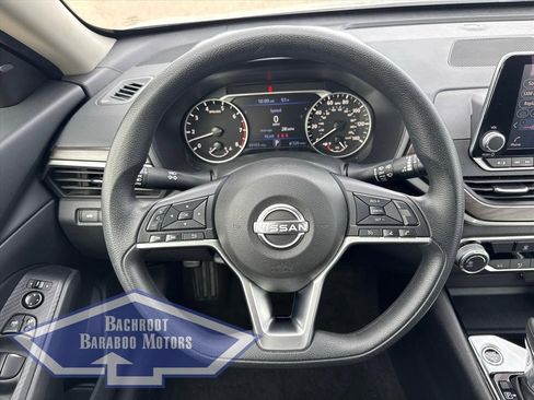 Used 2024 Nissan Altima 2.5 SV image 3