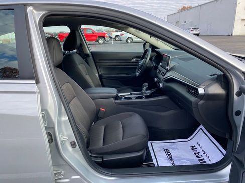 Used 2024 Nissan Altima 2.5 SV image 11