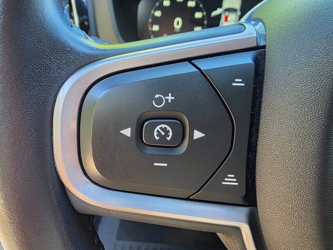Used 2018 Volvo XC60 T6 Momentum w/ Convenience Package AWD/4WD image 21