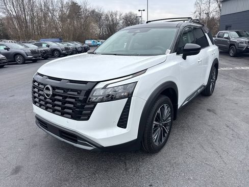 New 2026 Nissan Pathfinder Platinum FWD image 1