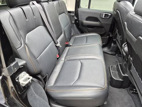 Used 2024 Jeep Wrangler Unlimited Sahara w/ Technology Group AWD/4WD image 25