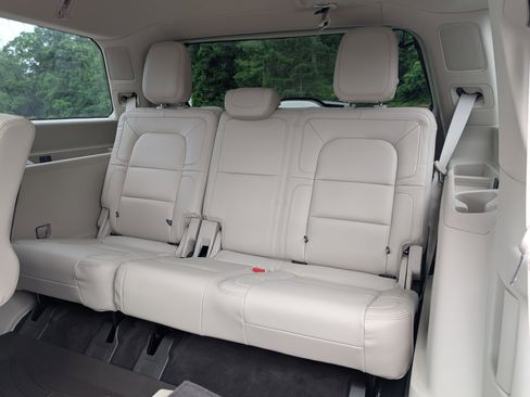 Used 2021 Lincoln Navigator Reserve w/ Luxury Package RWD image 14