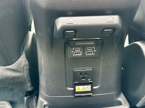 Used 2022 Jeep Wrangler Unlimited Sahara w/ Cold Weather Group AWD/4WD image 29