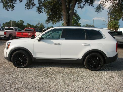 Used 2022 Kia Telluride SX w/ Towing Package FWD image 9