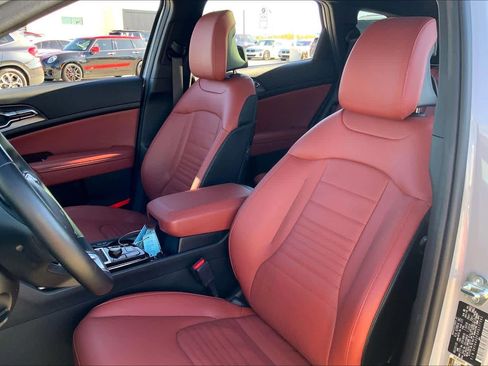 Used 2024 Kia Sportage SX image 7