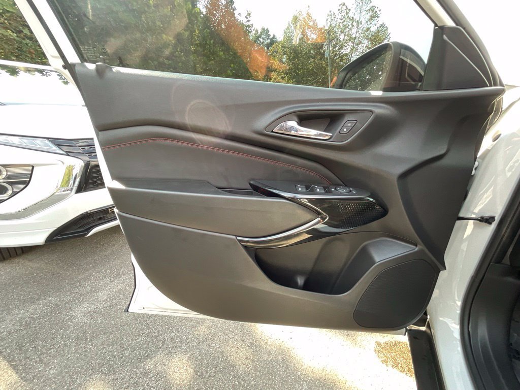 Used 2024 Chevrolet Trax RS w/ Sunroof Package FWD image 8