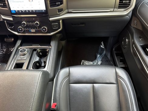 Used 2022 Ford Expedition XLT RWD image 32