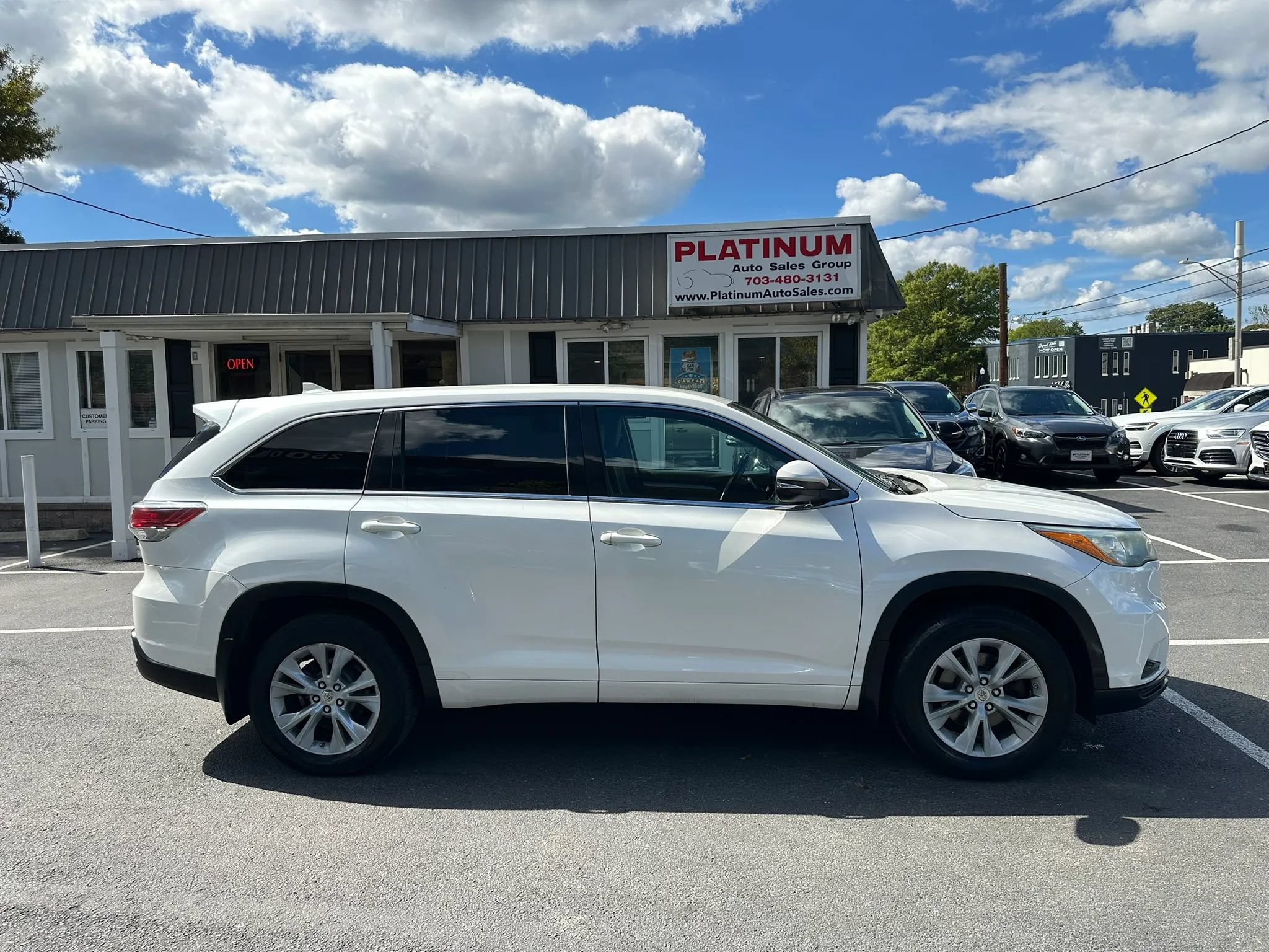 Used 2015 Toyota Highlander Plus AWD/4WD image 4