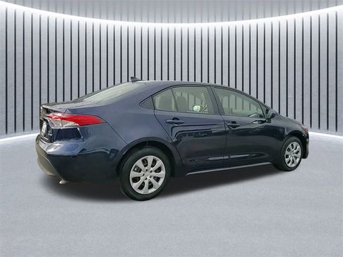 Used 2025 Toyota Corolla LE image 6