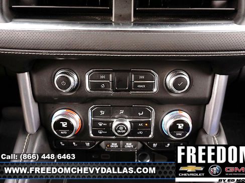 Used 2021 GMC Yukon XL SLT w/ SLT Luxury Package AWD/4WD image 21