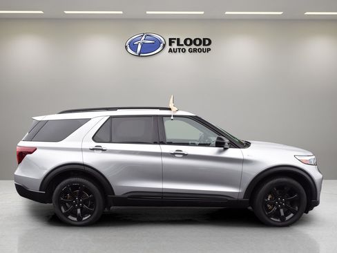 Used 2023 Ford Explorer ST-Line AWD/4WD image 3
