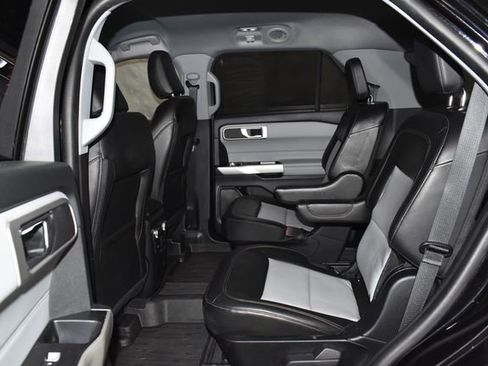 Used 2022 Ford Explorer XLT w/ Equipment Group 202A image 30