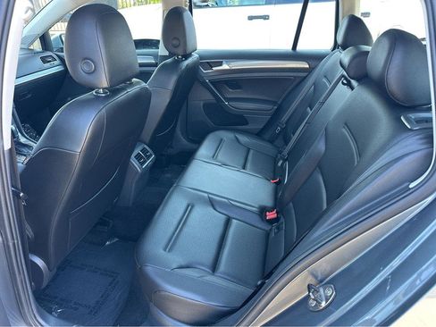 Used 2017 Volkswagen Golf SE image 10
