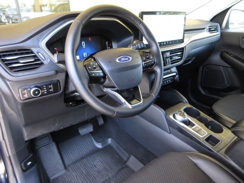 Certified 2025 Ford Escape SE FWD image 13