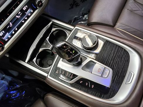 Used 2021 BMW 750i xDrive w/ Executive Package AWD/4WD image 22